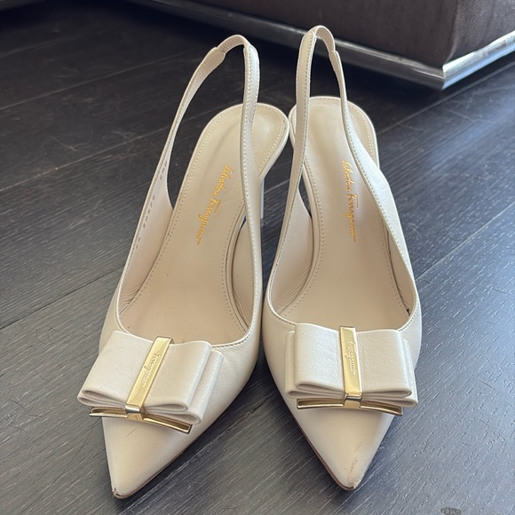 Salvatore Ferragamo Heels
SOLD - Picture 1 of 4